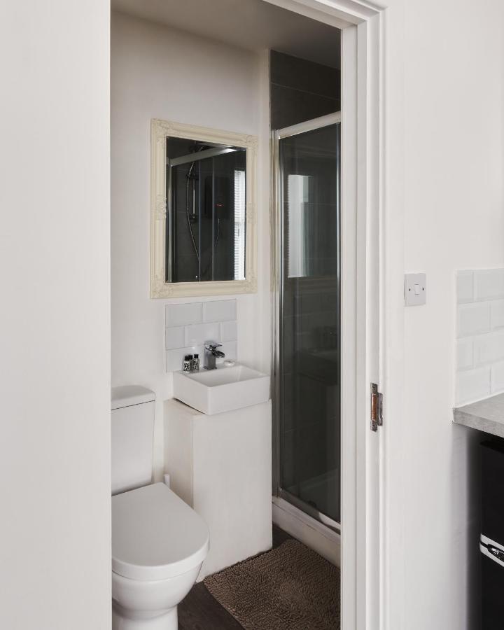 Modern Central Studio And One Bed Flats Close To The Beach Appartamento Bournemouth Esterno foto