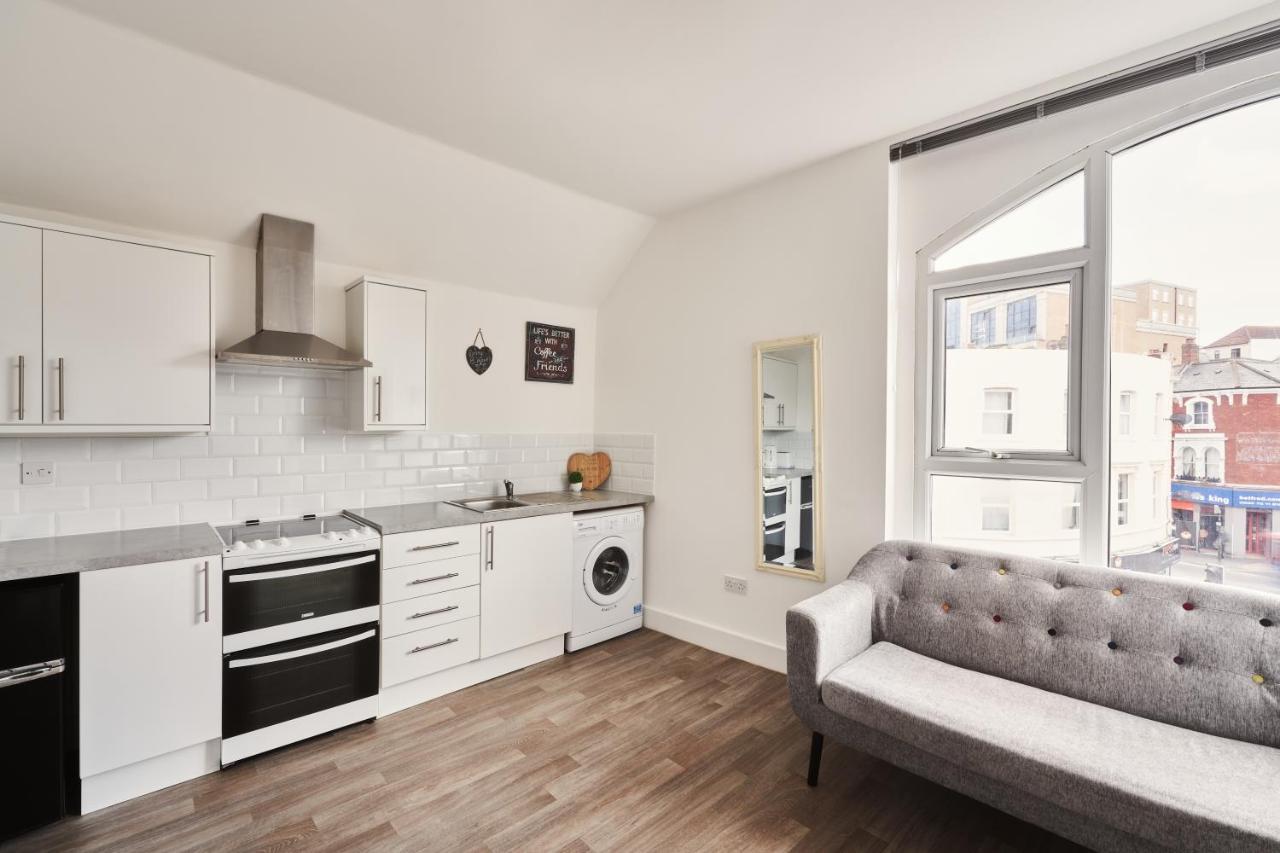 Modern Central Studio And One Bed Flats Close To The Beach Appartamento Bournemouth Esterno foto
