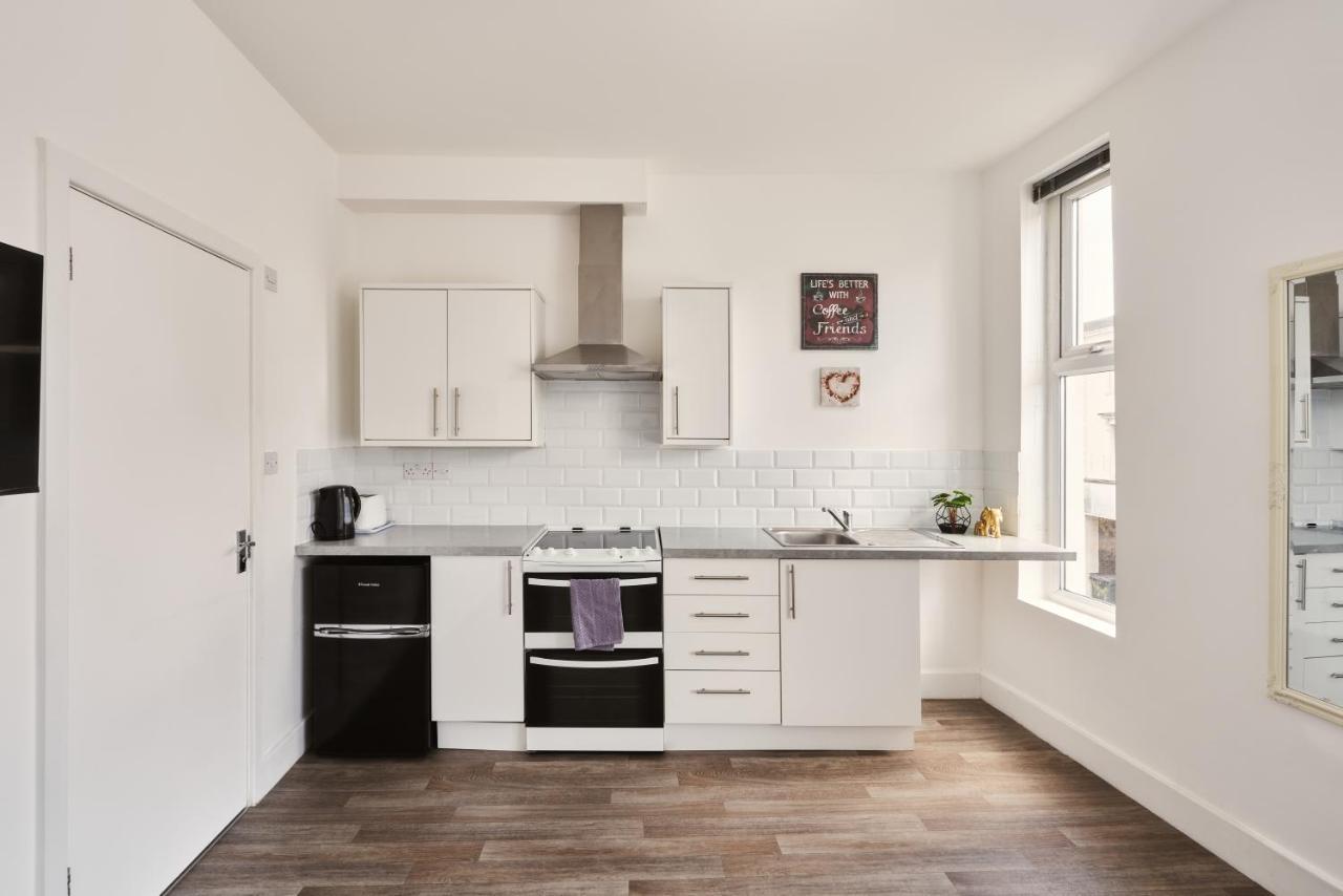 Modern Central Studio And One Bed Flats Close To The Beach Appartamento Bournemouth Esterno foto