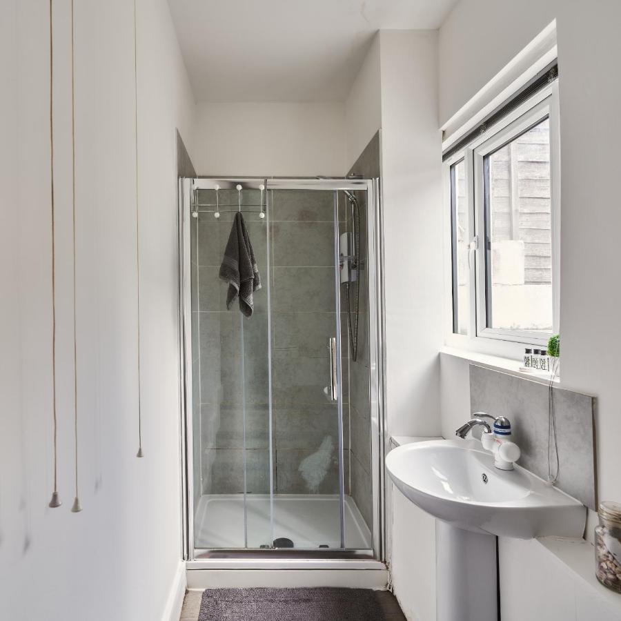 Modern Central Studio And One Bed Flats Close To The Beach Appartamento Bournemouth Esterno foto