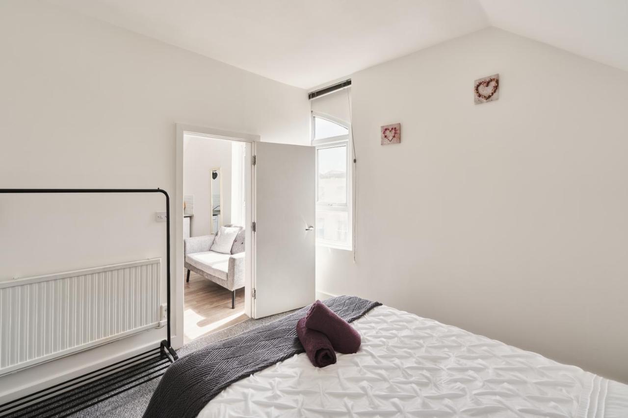 Modern Central Studio And One Bed Flats Close To The Beach Appartamento Bournemouth Esterno foto