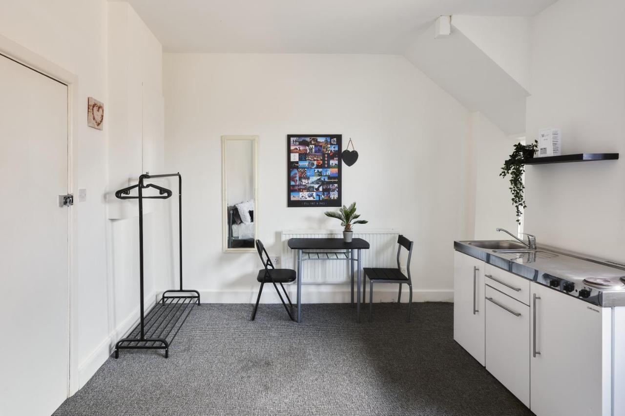 Modern Central Studio And One Bed Flats Close To The Beach Appartamento Bournemouth Esterno foto