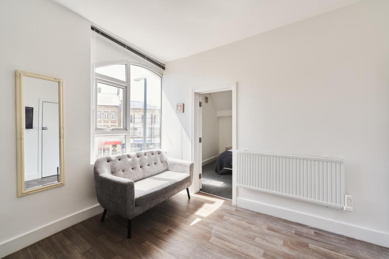 Modern Central Studio And One Bed Flats Close To The Beach Appartamento Bournemouth Esterno foto