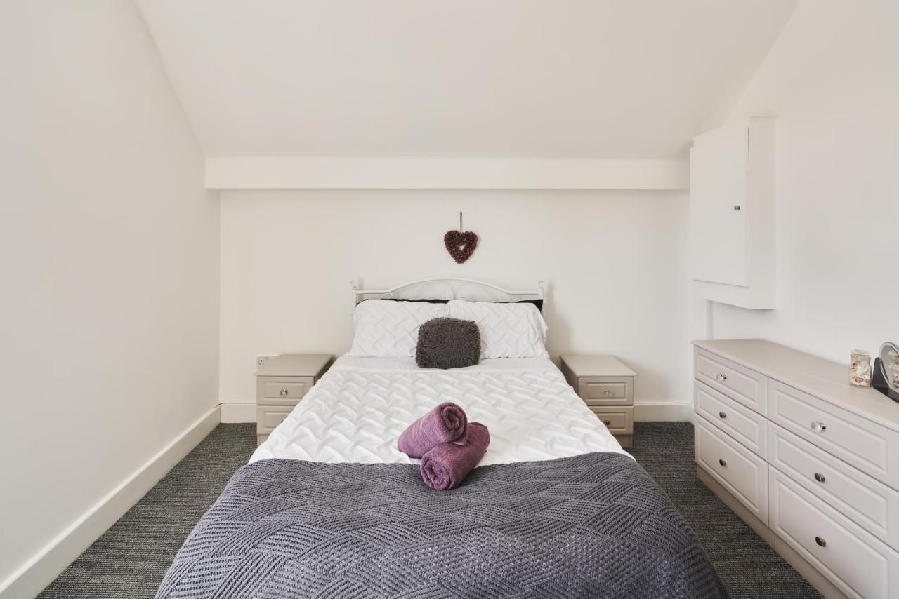 Modern Central Studio And One Bed Flats Close To The Beach Appartamento Bournemouth Esterno foto