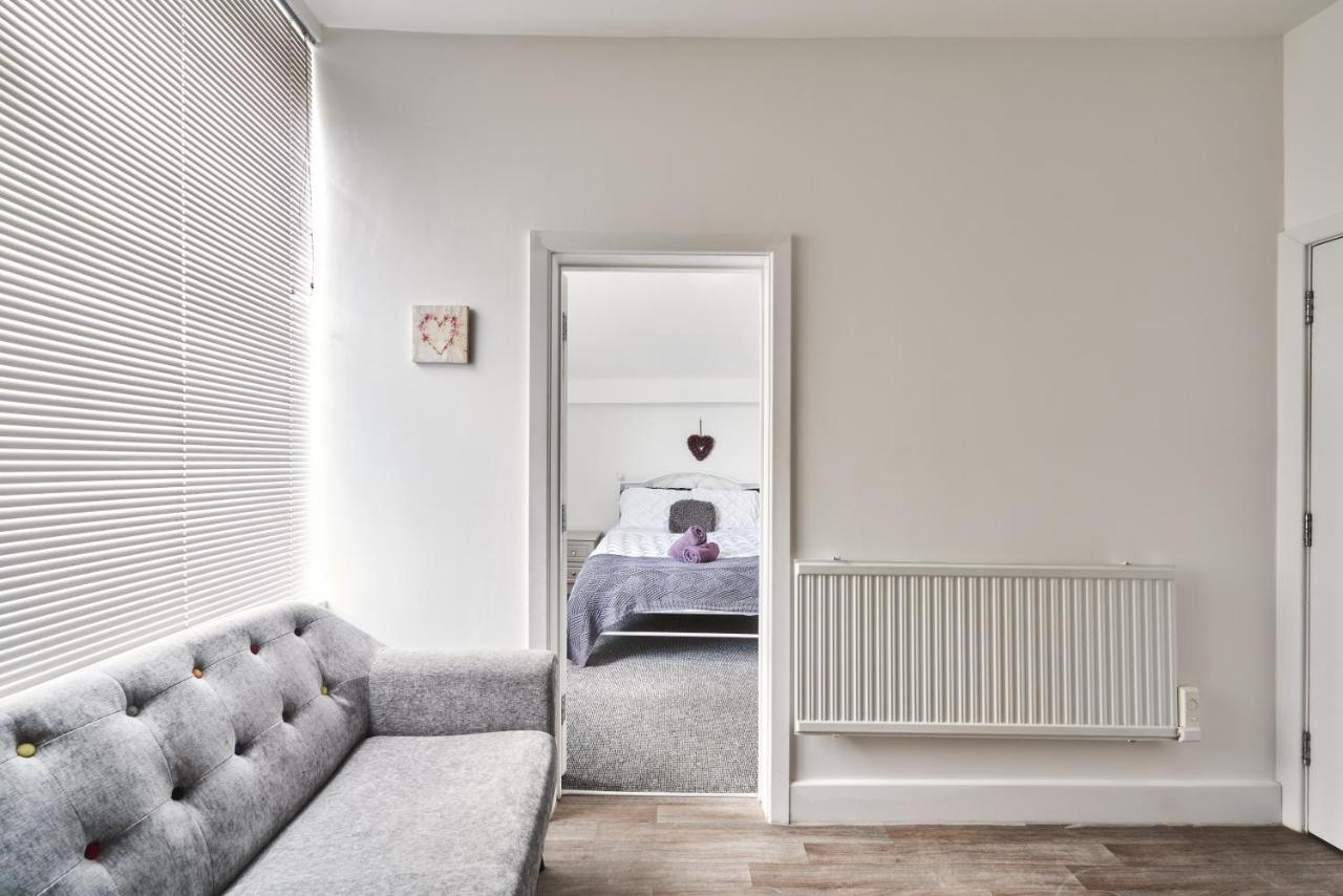 Modern Central Studio And One Bed Flats Close To The Beach Appartamento Bournemouth Esterno foto