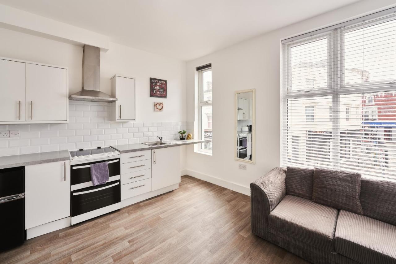 Modern Central Studio And One Bed Flats Close To The Beach Appartamento Bournemouth Esterno foto